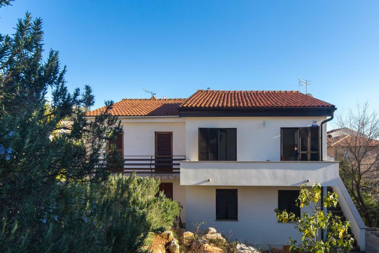 Apartments Karen Krk Town Exterior foto
