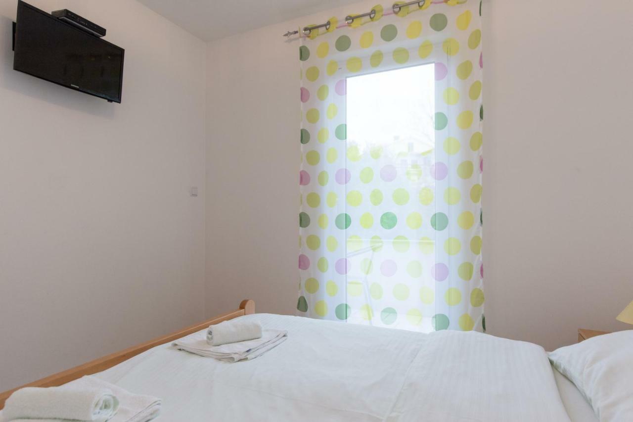 Apartments Karen Krk Town Exterior foto