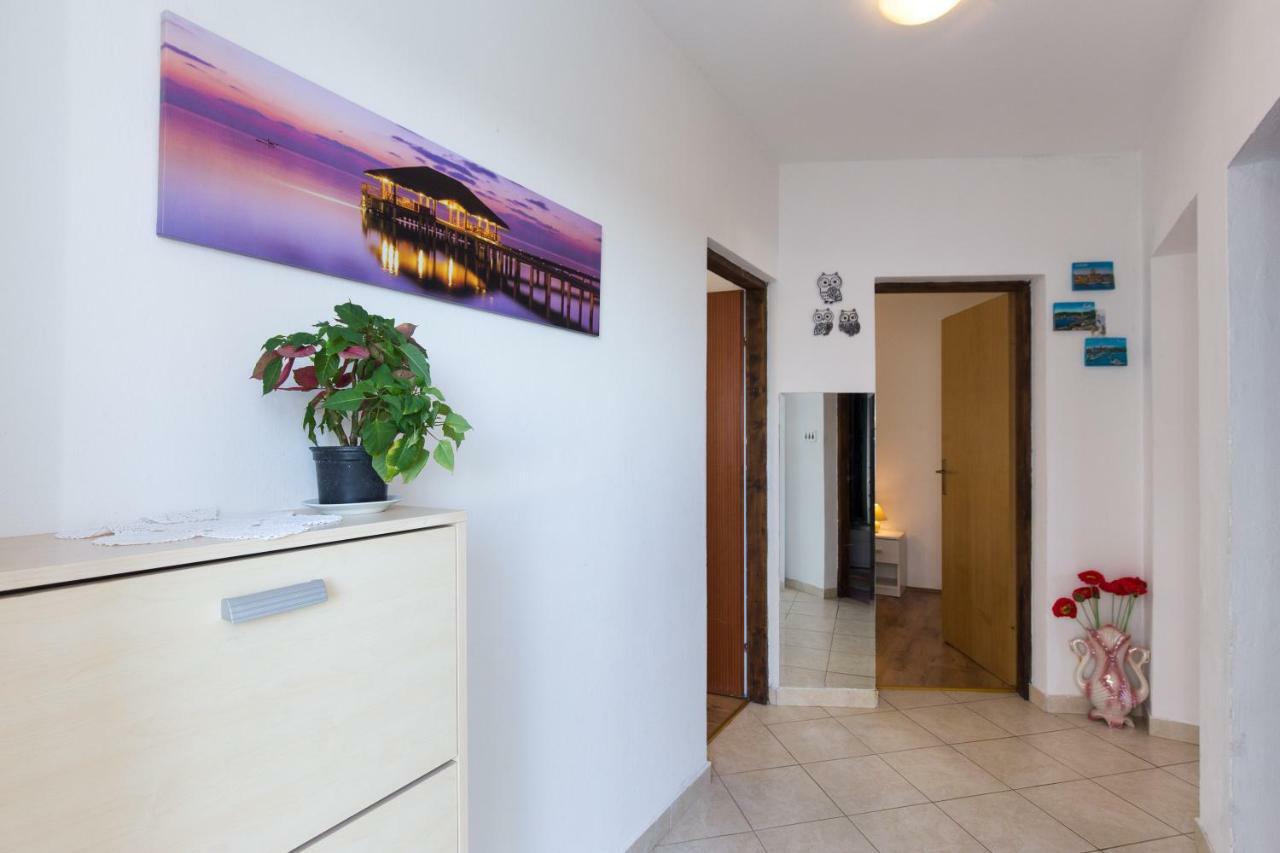 Apartments Karen Krk Town Exterior foto